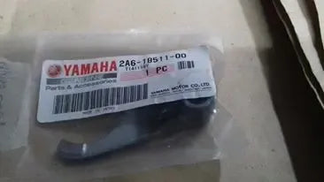 Uñeta Horquilla Grande Yamaha Dtk125 Dtk175 Original Referencia 2A6-18511-00